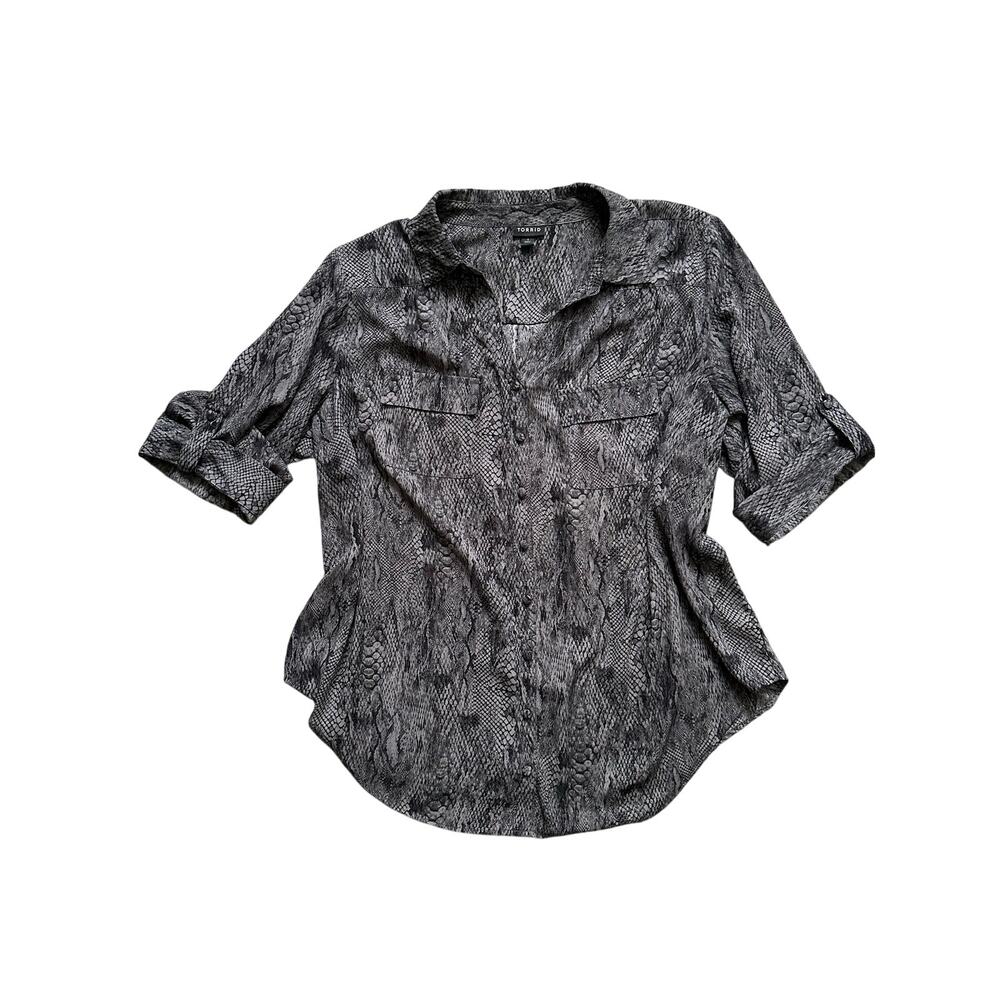 Torrid Gray Snake Print Georgette Roll Tab Blouse Size 1